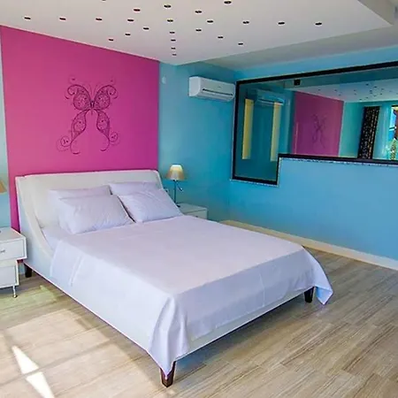 Sleeps 14 Pool Air Con Wifi *